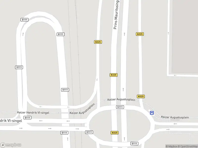 Brandweer met gepaste spoed naar de Stationsstraat in Nijmegen vanwege waarnemen gaslucht