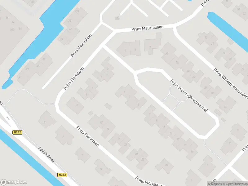 Ambulance met grote spoed naar de Prins Pieter-Christiaanhof in Badhoevedorp