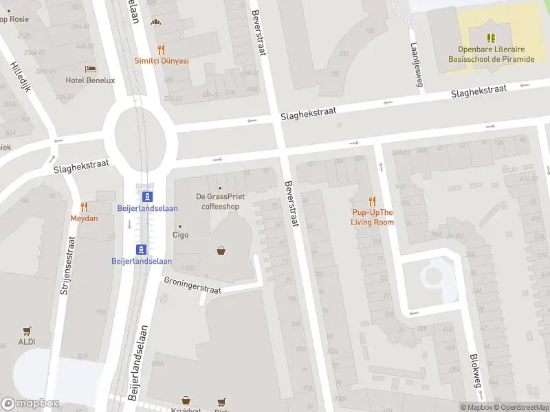 Ambulance met grote spoed naar de Beverstraat in Rotterdam