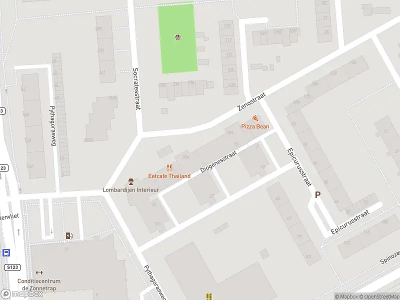 Ambulance met grote spoed naar de Zenostraat in Rotterdam