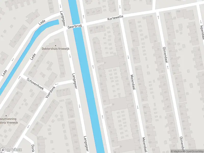 Ambulance met gepaste spoed naar de Langegeer in Rotterdam