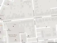 Ambulance met grote spoed naar de Moriaanseweg Oost in Hellevoetsluis