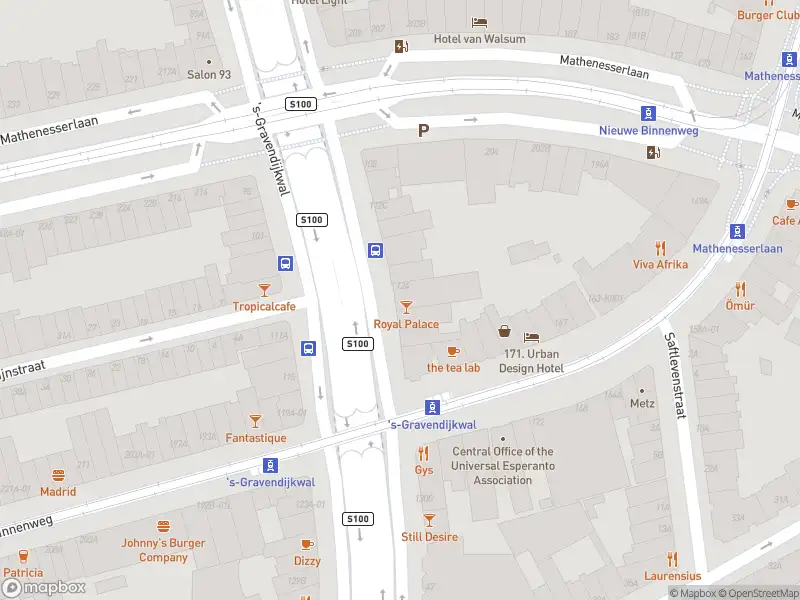 Ambulance met grote spoed naar de 's-Gravendijkwal in Rotterdam