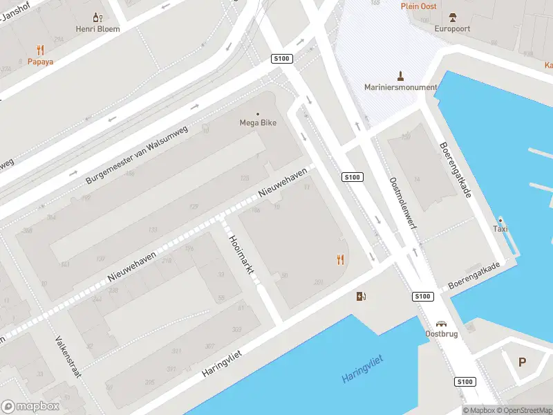 Ambulance met grote spoed naar de Nieuwehaven in Rotterdam