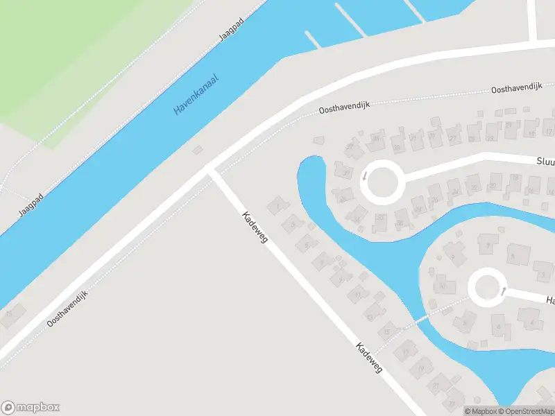 Brandweer met grote spoed naar de Kadeweg in Middelharnis vanwege gebouwbrand