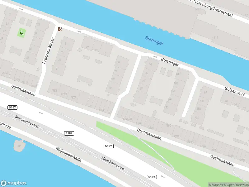 Ambulance met grote spoed naar de Bartholomeus Everardus Molen in Rotterdam