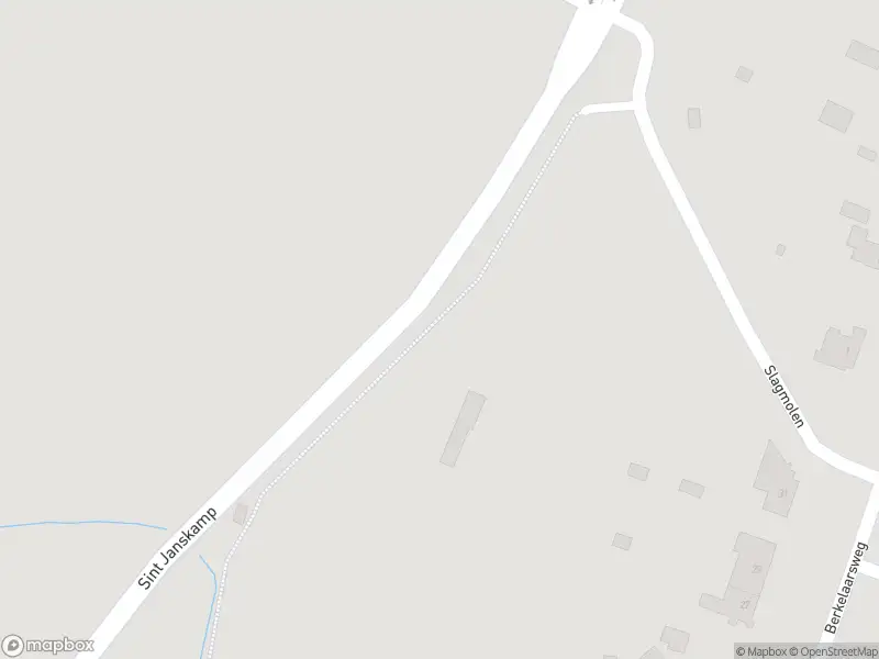 Ambulance met grote spoed naar de Maasbrachterweg in Echt