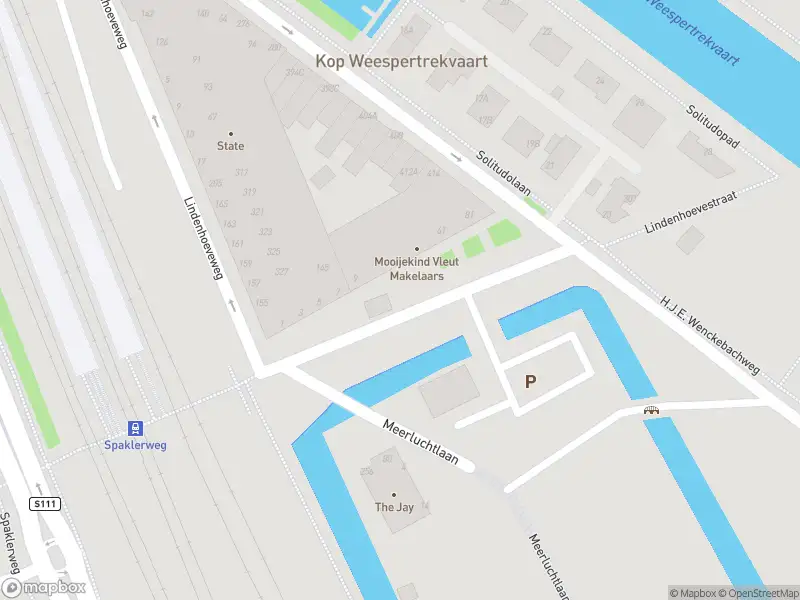 Brandweer met gepaste spoed naar de Lindenhoevestraat in Amsterdam