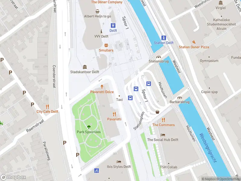 Ambulance met gepaste spoed naar de Stationsplein in Delft