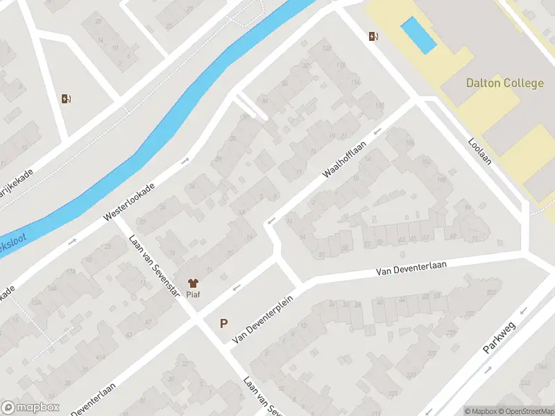 Ambulance met grote spoed naar de Waalhofflaan in Voorburg