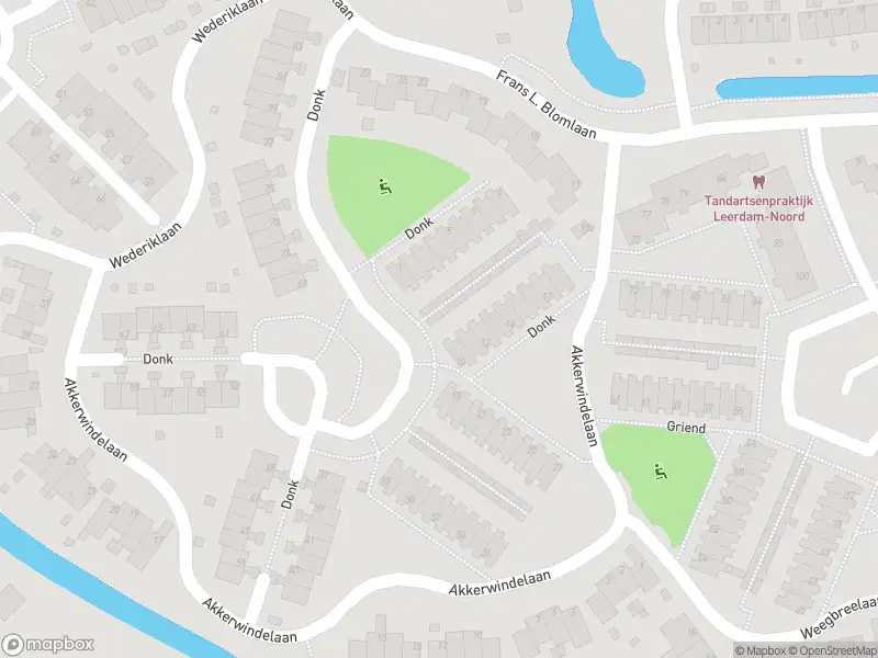 Politie naar de Schaikseweg in Leerdam vanwege voertuigen te water