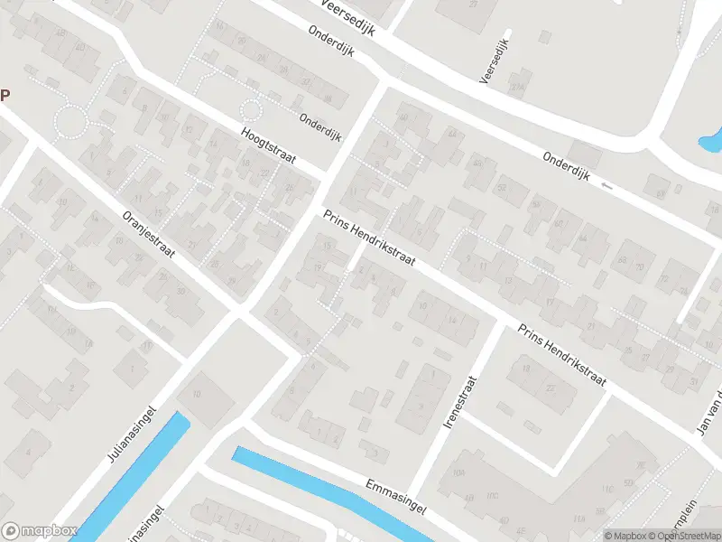 Ambulance met grote spoed naar de Prins Hendrikstraat in Hendrik-Ido-Ambacht