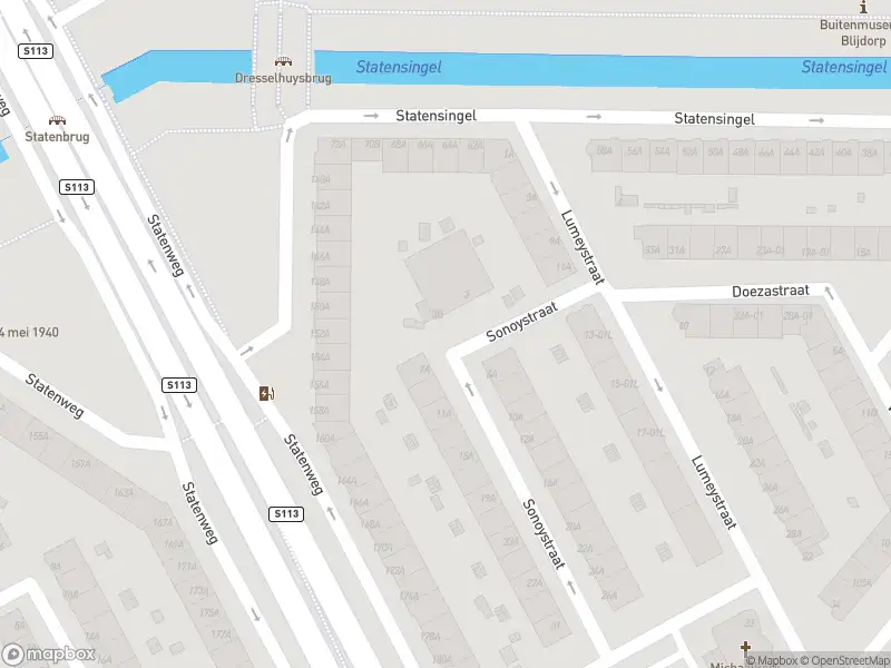 Ambulance met gepaste spoed naar de Sonoystraat in Rotterdam