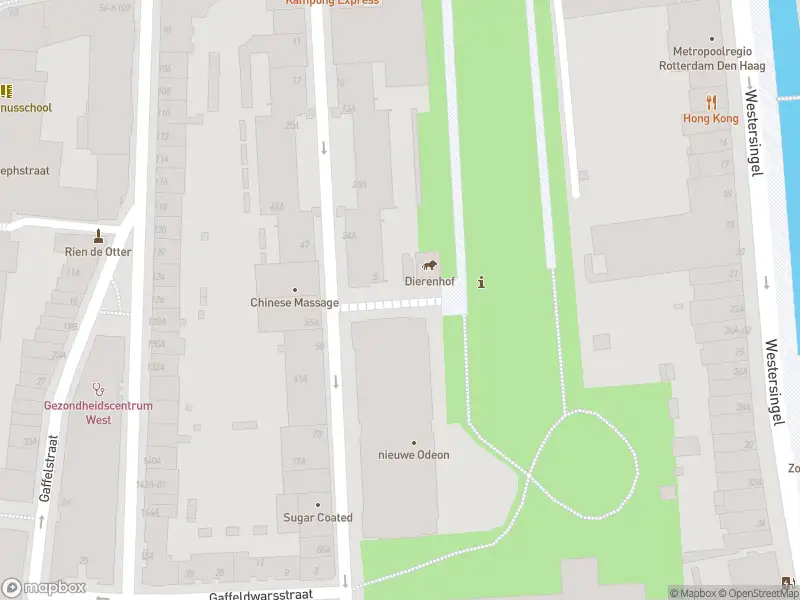 Ambulance met grote spoed naar de Gouvernedwarsstraat in Rotterdam