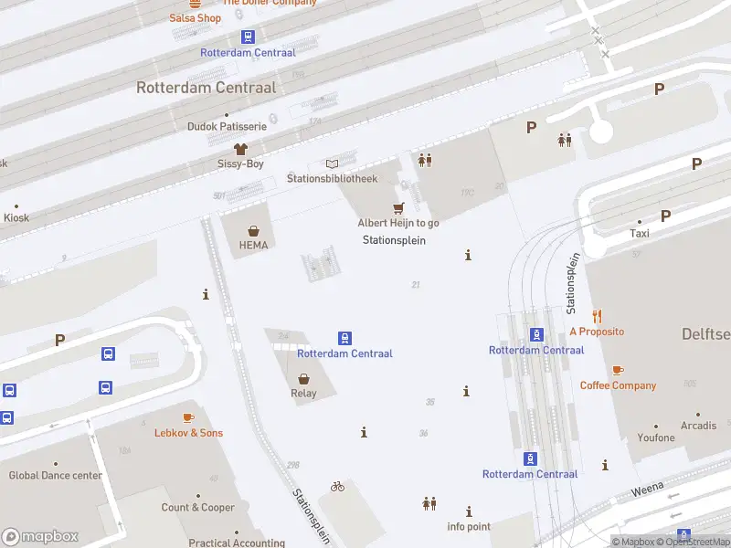 Ambulance met grote spoed naar de Stationsplein in Rotterdam