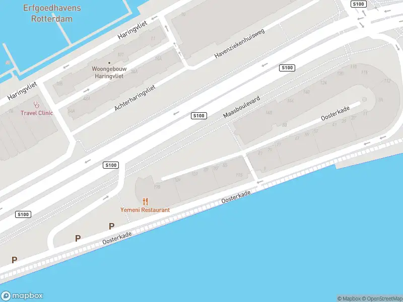 Ambulance met gepaste spoed naar de Maasboulevard in Rotterdam