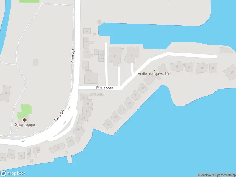 Ambulance met gepaste spoed naar de Rivierdijk in Sliedrecht