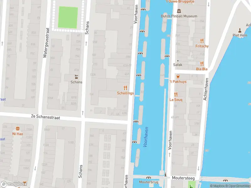 Ambulance met gepaste spoed naar de Voorhaven in Rotterdam