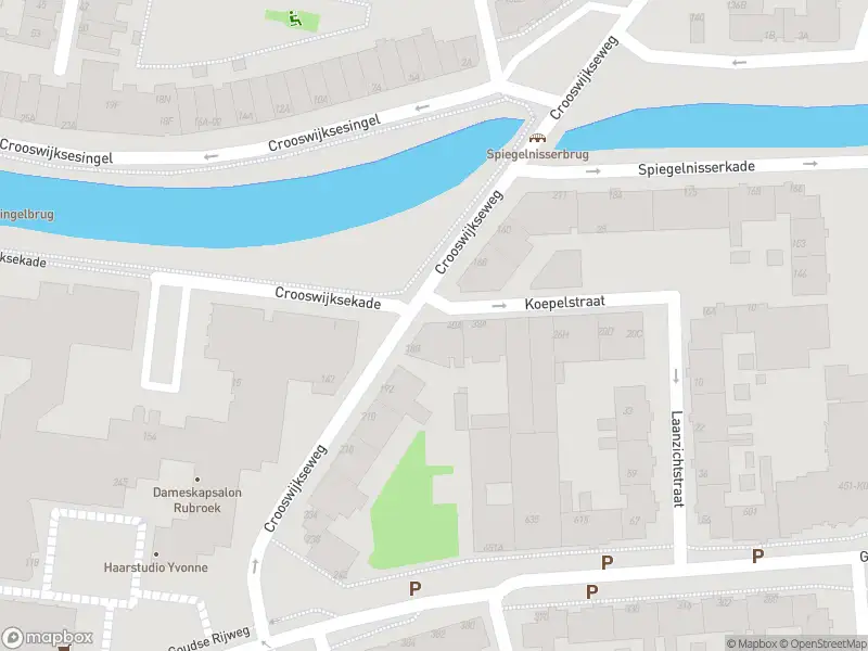 Ambulance met grote spoed naar de Crooswijkseweg in Rotterdam