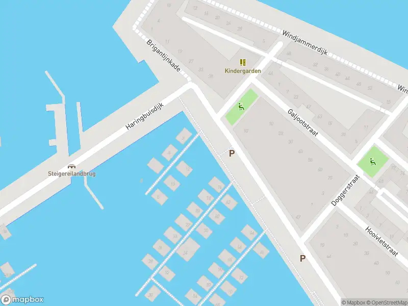 Ambulance met gepaste spoed naar de Brigantijnkade in Amsterdam