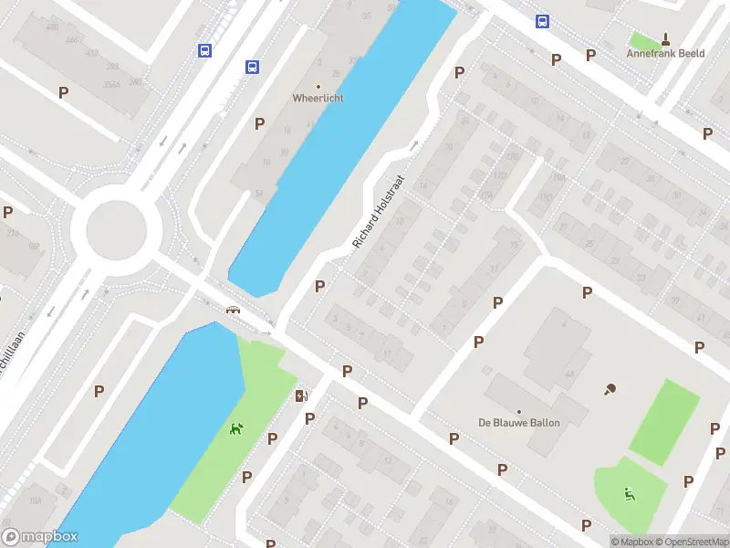 Brandweer met grote spoed naar de Richard Holstraat in Purmerend vanwege afhijsen patient