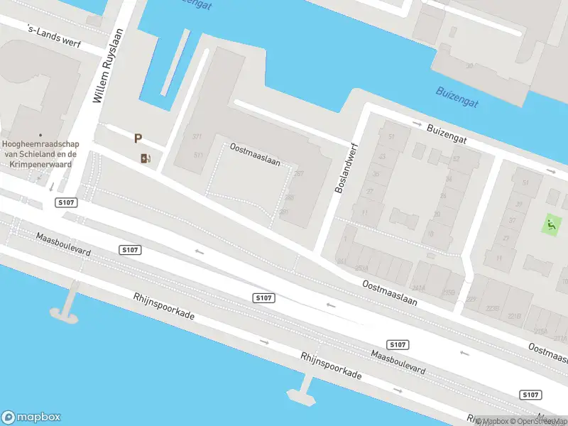 Ambulance met grote spoed naar de Oostmaaslaan in Rotterdam