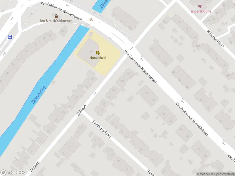 Ambulance met grote spoed naar de Hugo de Grootstraat in Wassenaar