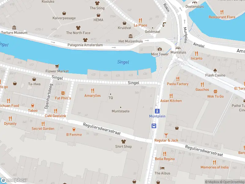 Ambulance met gepaste spoed naar de Reguliersbreestraat in Amsterdam
