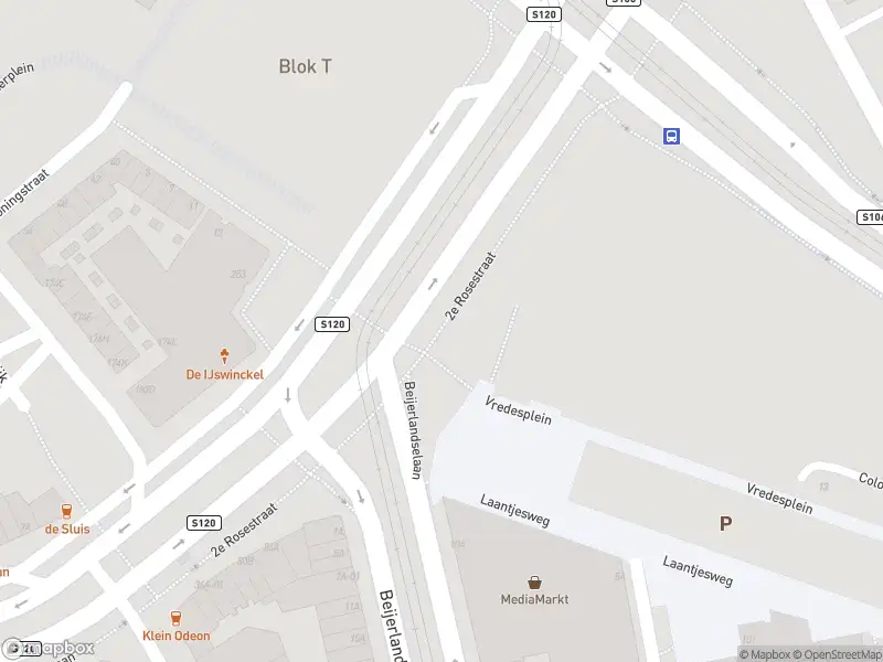 Ambulance met grote spoed naar de 2e Rosestraat in Rotterdam