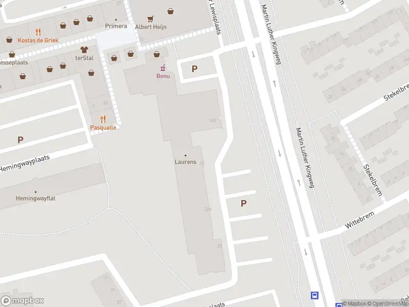 Ambulance met grote spoed naar de Sinclair Lewisplaats in Rotterdam