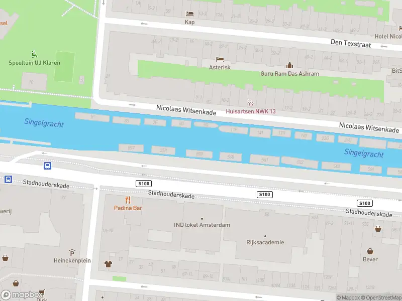 Ambulance met grote spoed naar de Vijzelgracht in Amsterdam