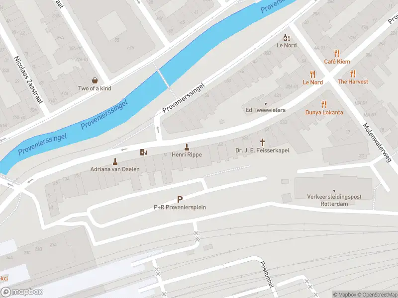 Ambulance met grote spoed naar de Proveniersstraat in Rotterdam