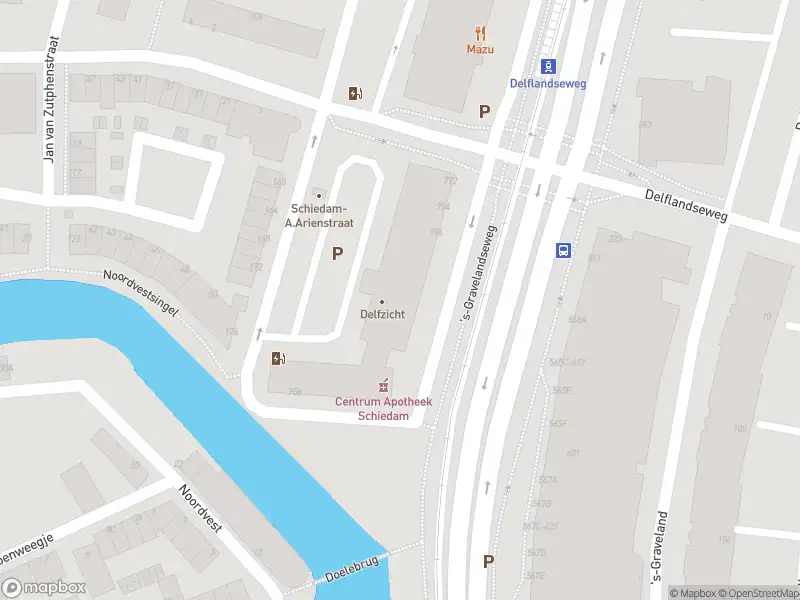 Ambulance met gepaste spoed naar de 's-Gravelandseweg in Schiedam