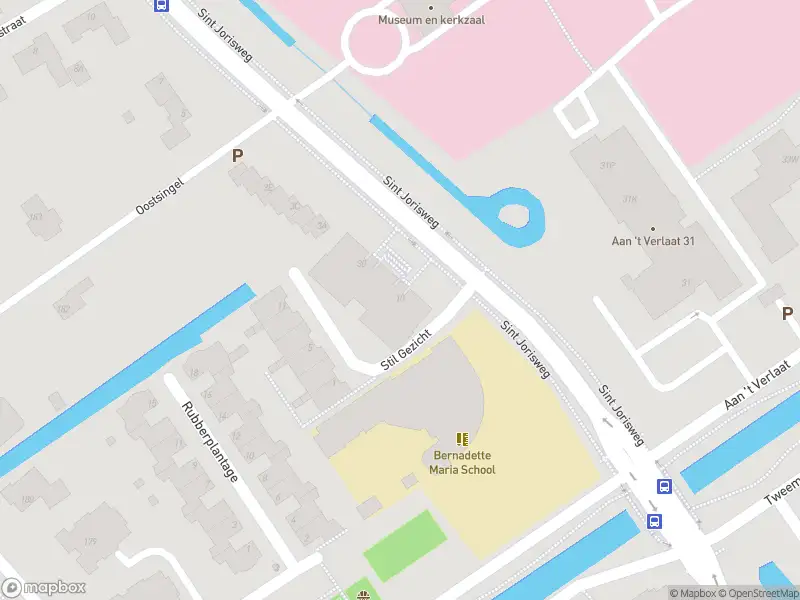 Ambulance met grote spoed naar de Sint Joriszicht in Delft