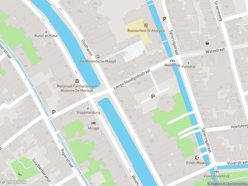 Brandweer met grote spoed naar de Walestraat in Gouda vanwege waarnemen gaslucht