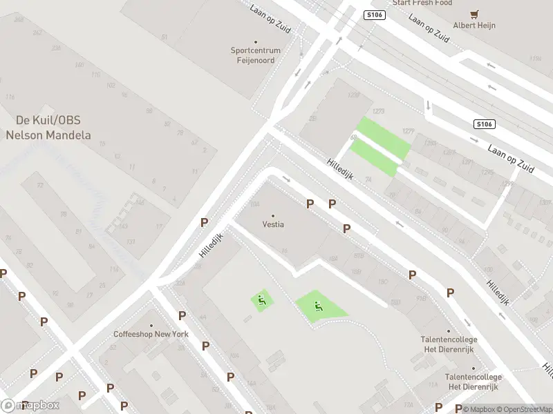 Ambulance met grote spoed naar de Paul Krugerstraat in Rotterdam