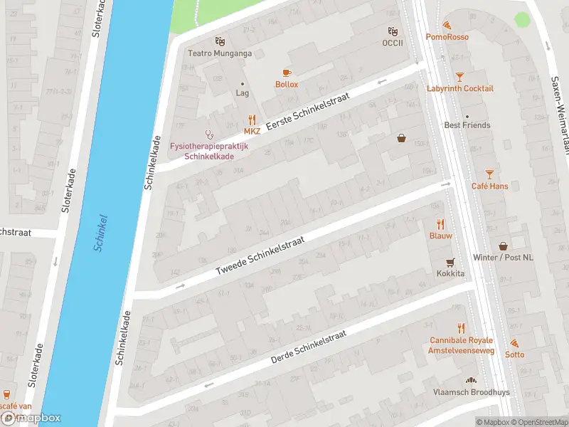 Ambulance met grote spoed naar de Sluisstraat in Amsterdam