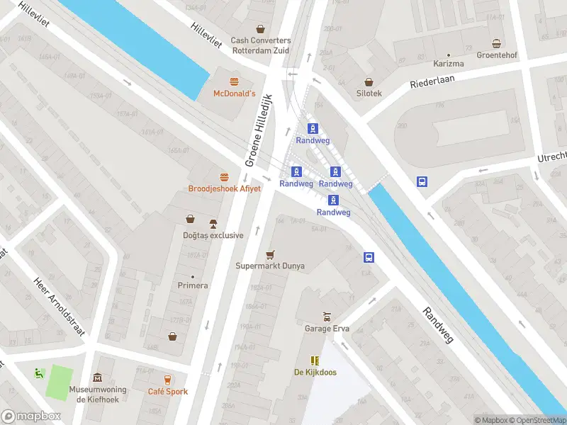 Ambulance met gepaste spoed naar de Groene Hilledijk in Rotterdam