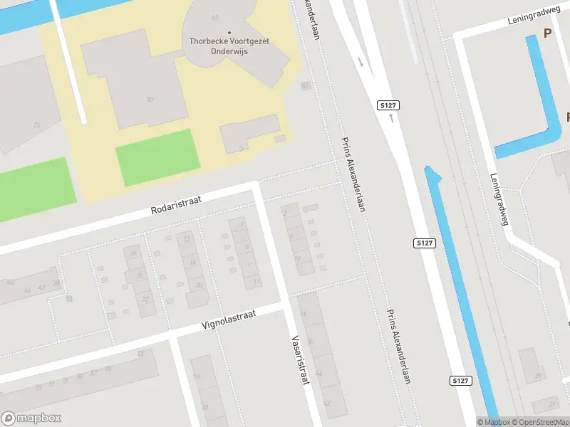 Ambulance met grote spoed naar de Vasaristraat in Rotterdam