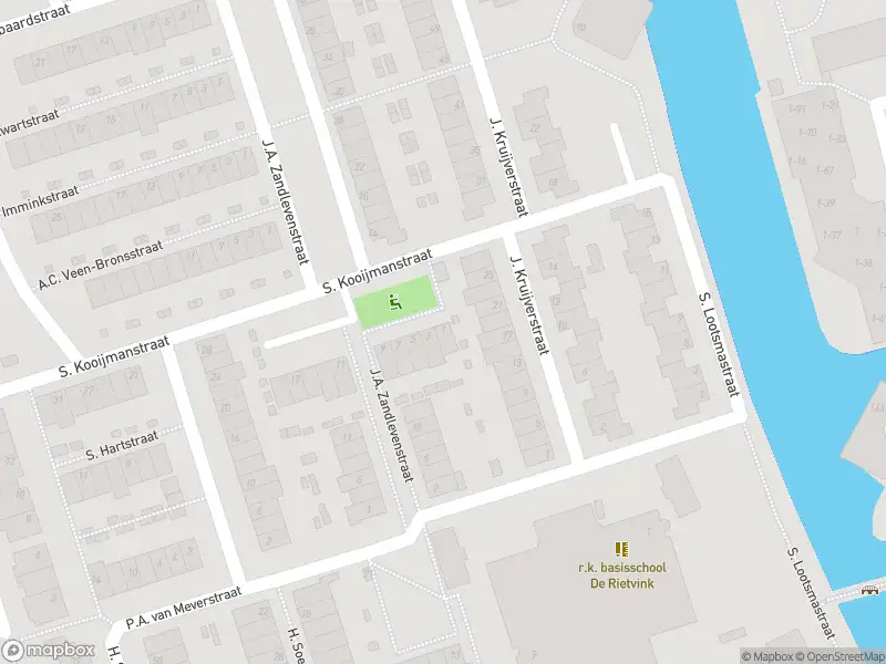 Ambulance met gepaste spoed naar de S. Kooijmanstraat in Zaandam