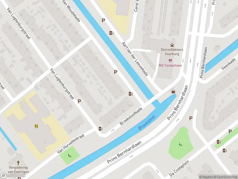 Ambulance met grote spoed naar de Van Woudekade in Voorburg