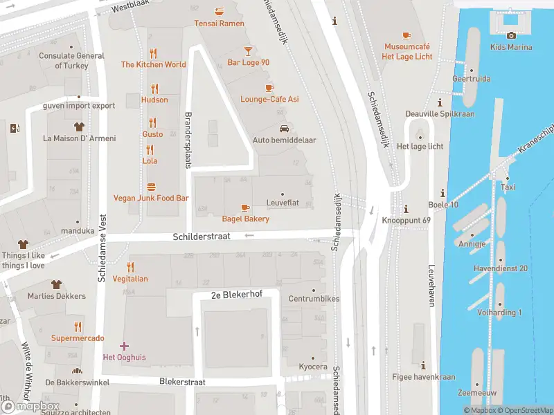 Ambulance met gepaste spoed naar de Schilderstraat in Rotterdam