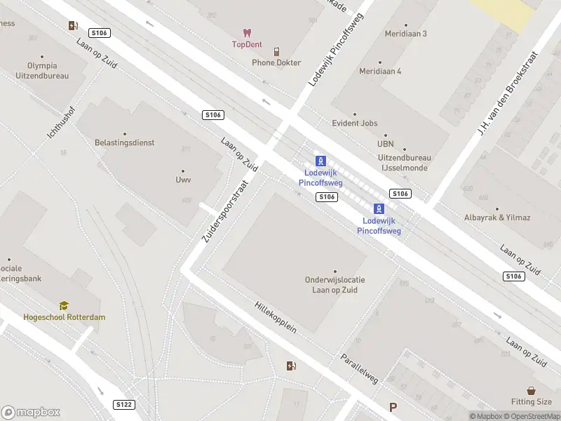 Ambulance met gepaste spoed naar de Laan op Zuid in Rotterdam