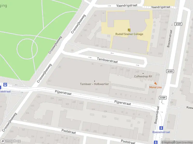 Ambulance met grote spoed naar de Tamboerstraat in Rotterdam
