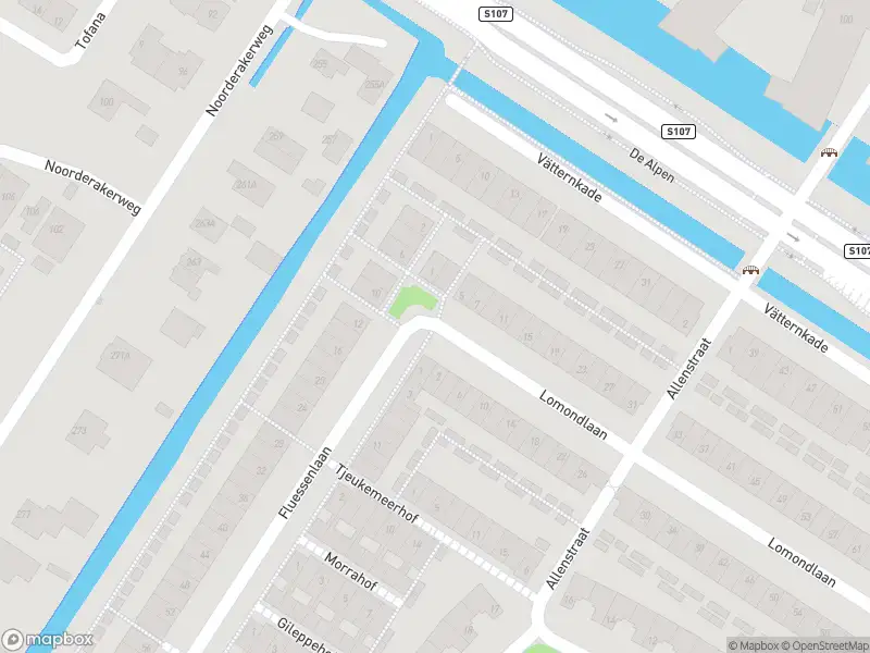 Ambulance met grote spoed naar de Lomondlaan in Amsterdam