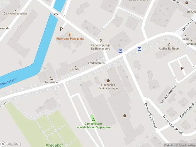 Ambulance met gepaste spoed naar de Vredehofstraat in Spijkenisse