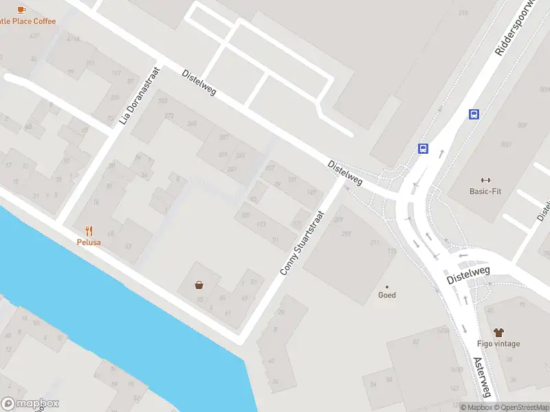 Ambulance met grote spoed naar de Conny Stuartstraat in Amsterdam
