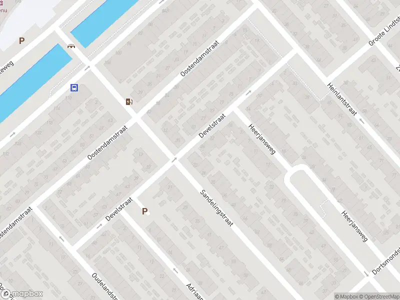 Ambulance met grote spoed naar de Develstraat in Rotterdam