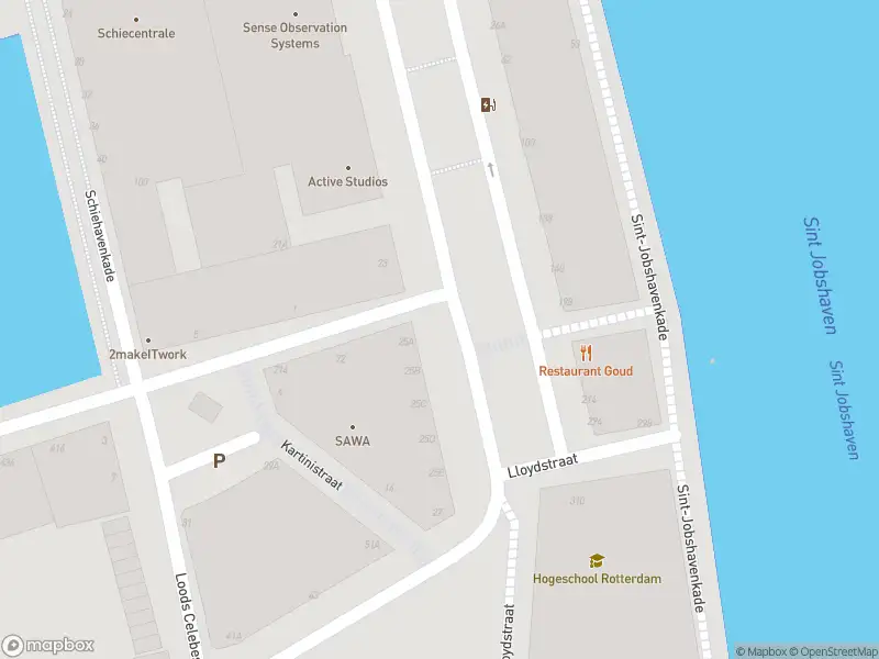 Ambulance met gepaste spoed naar de Lloydstraat in Rotterdam