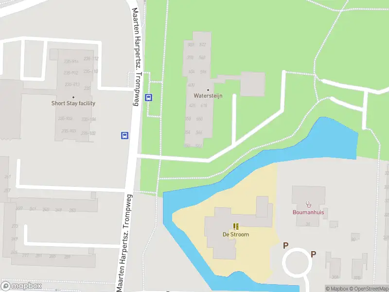 Ambulance met gepaste spoed naar de Maarten Harpertsz. Trompweg in Dordrecht